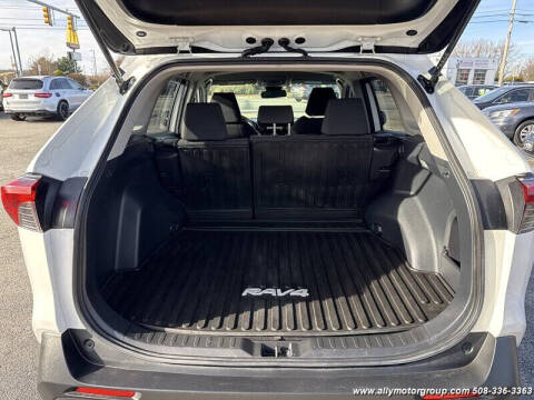 2022 Toyota RAV4 Hybrid LE