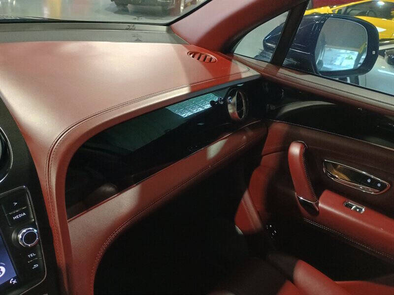 2019 Bentley Bentayga 48