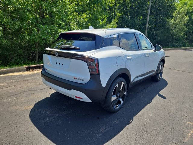 2025 Nissan Kicks SR