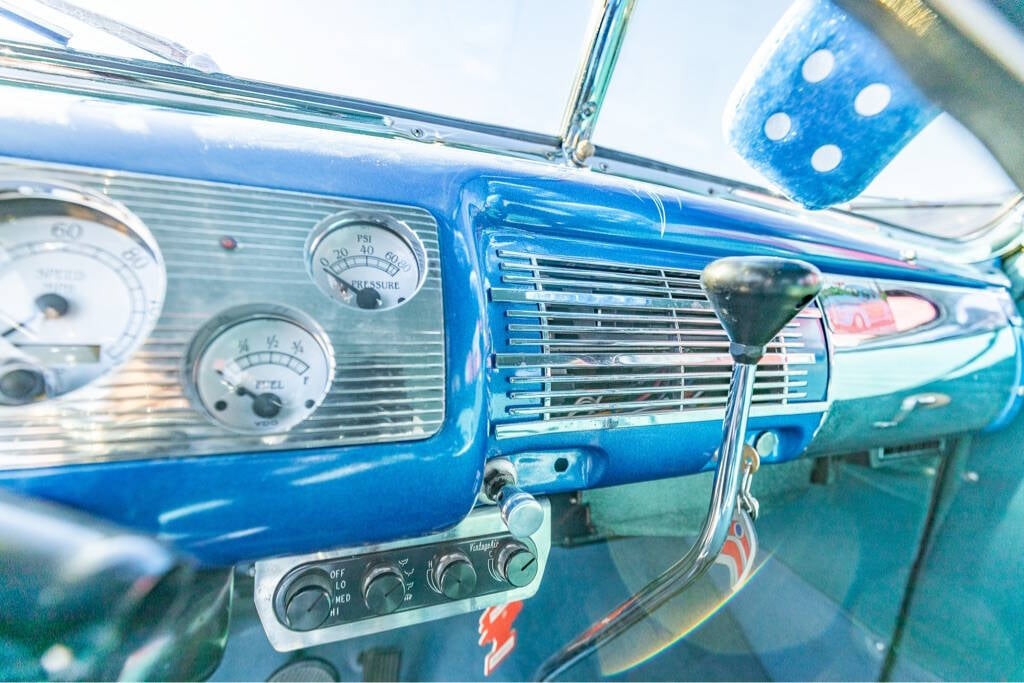 1940 Ford DELUXE V8 70