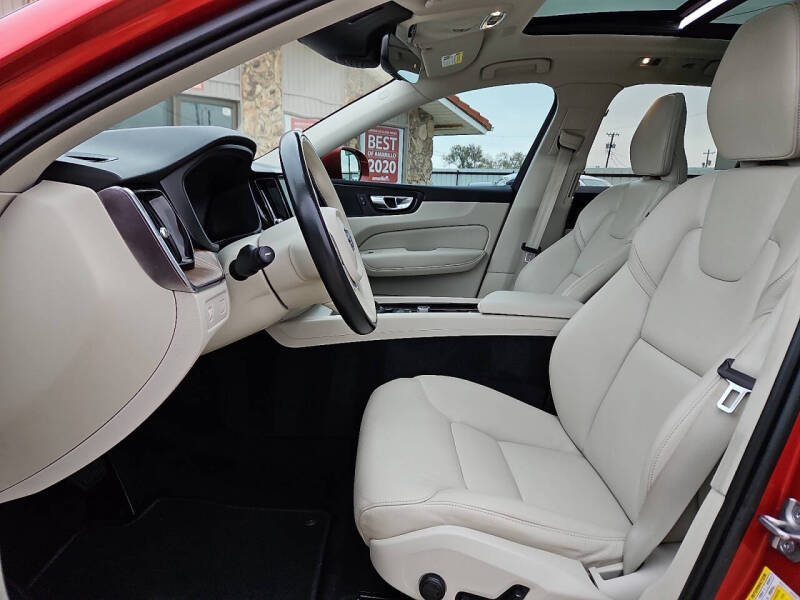 2021 Volvo XC60 T6 Momentum