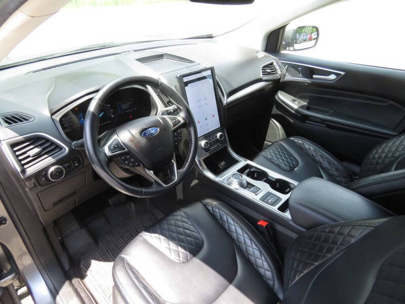 2023 Ford Edge Titanium