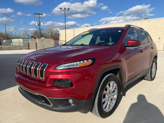 2017 Jeep Cherokee for sale at ORCHARD LAKE AUTO SALES INC in Farmington Hills, MI