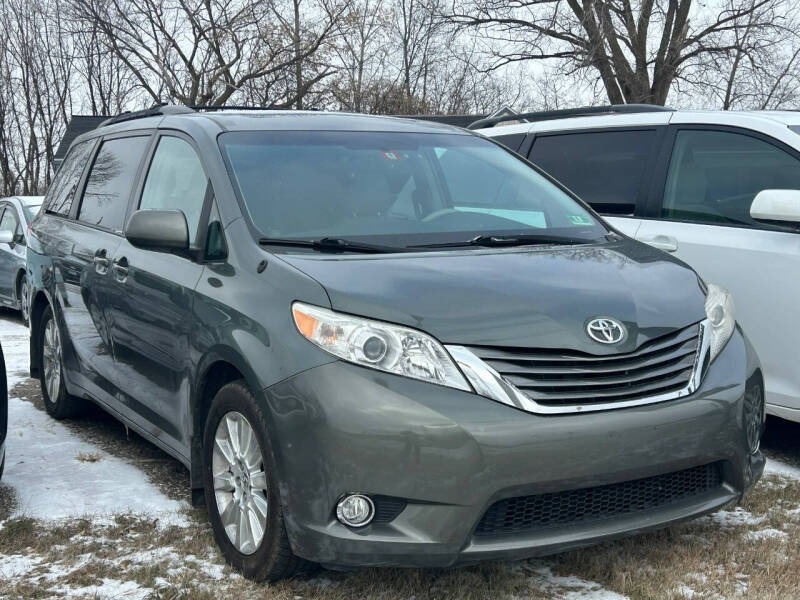 2014 Toyota Sienna for sale at DIRECT AUTO SALES in Loretto MN