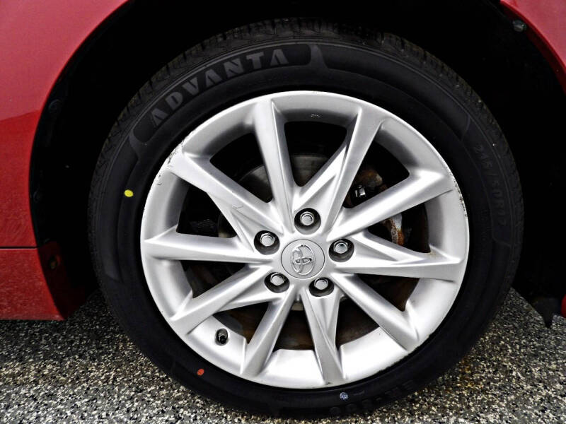 2014 Toyota Prius v Five