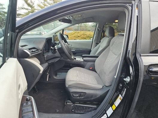 2024 Toyota Sienna LE 8-Passenger