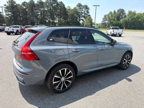 2023 Volvo XC60 B5 Plus Dark Theme