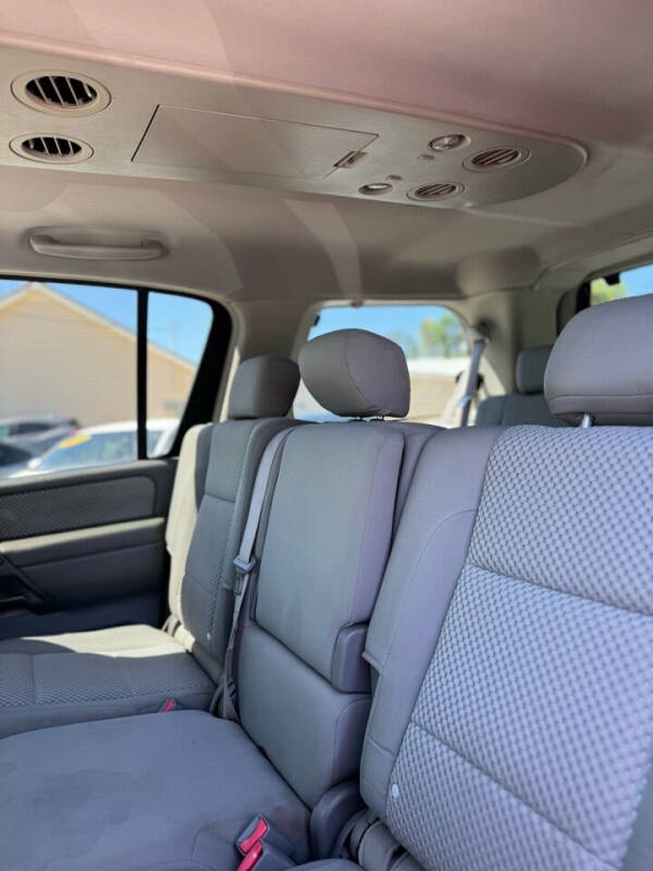 2004 Nissan Armada LE