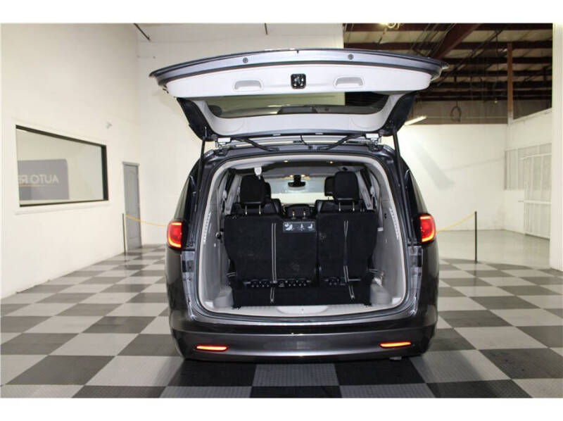 2021 Chrysler Voyager LXi