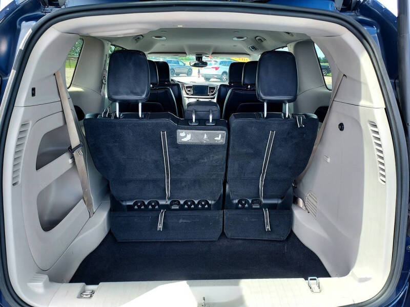 2017 Chrysler Pacifica Touring-L