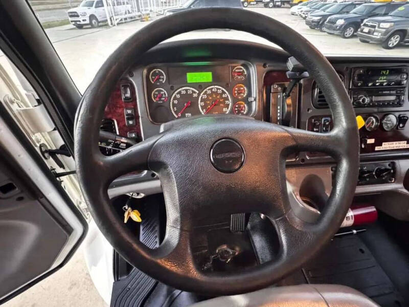 2017 Freightliner M2 106