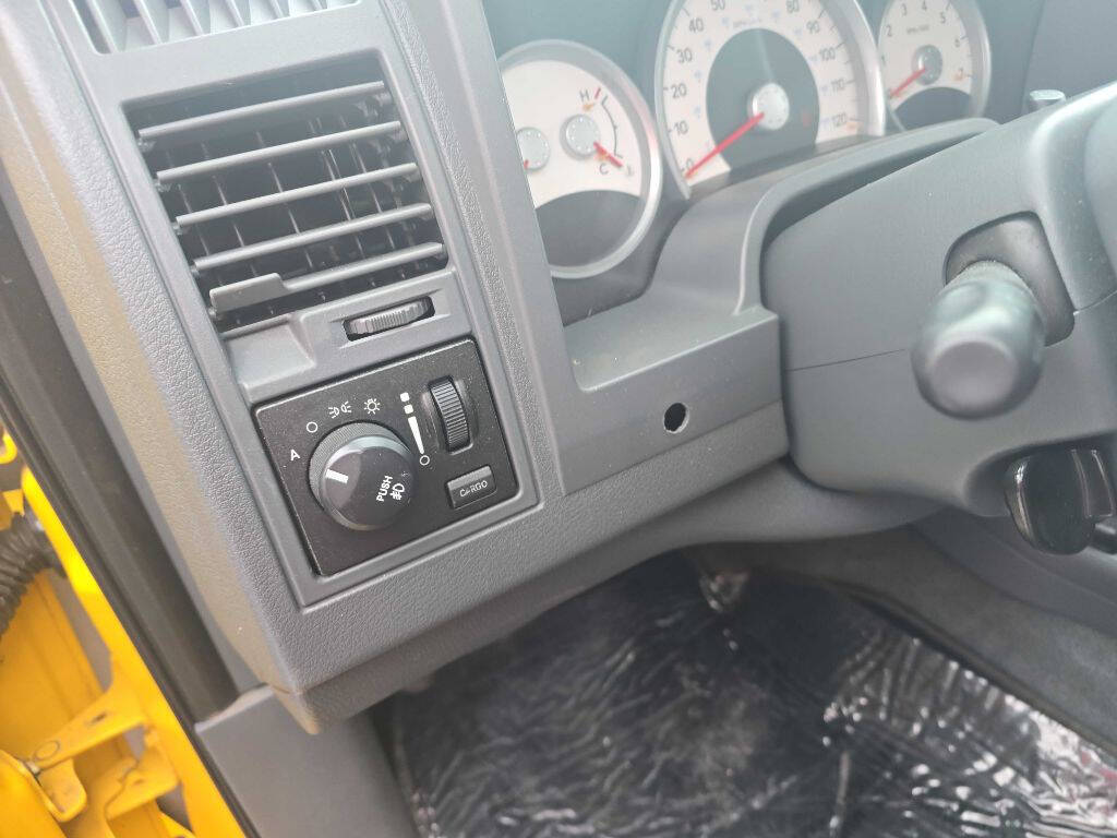 2006 Dodge Dakota 38