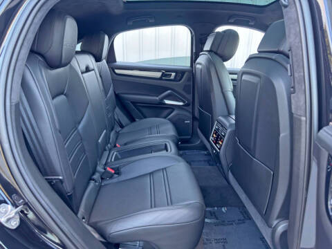 2021 Porsche Cayenne Turbo S E-Hybrid Coupe