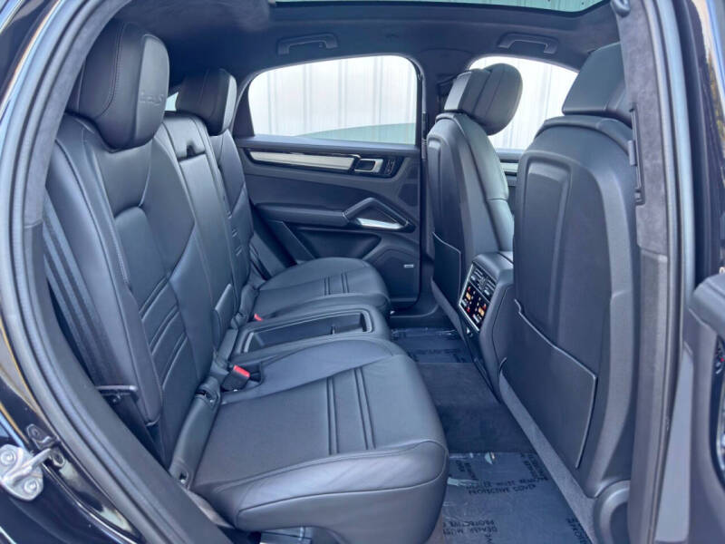 2021 Porsche Cayenne Turbo S E-Hybrid Coupe