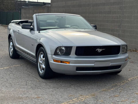 2005 Ford Mustang V6 Deluxe
