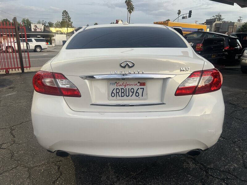 2011 Infiniti M37