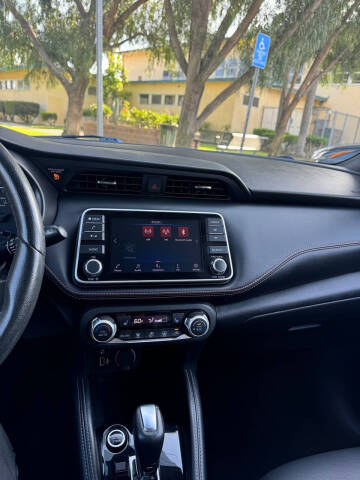 2020 Nissan Kicks SR