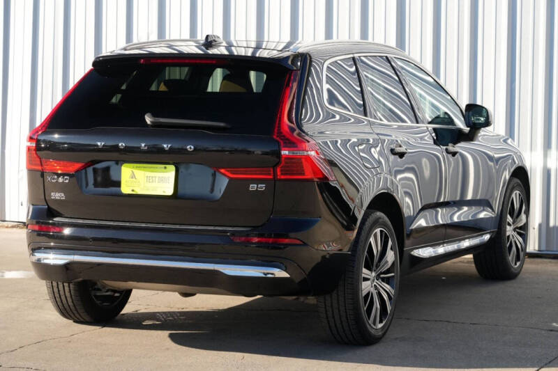 2023 Volvo XC60 B5 Ultimate Bright Theme