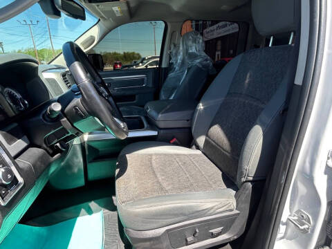 2016 RAM 1500 SLT