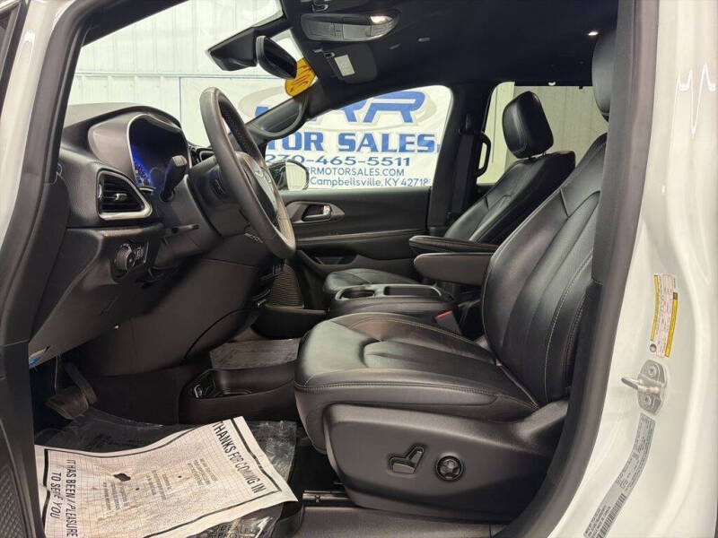2025 Chrysler Pacifica Select