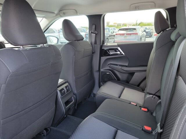 2026 Mitsubishi Outlander ES