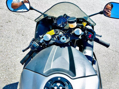 2013 Yamaha YZF-R1 (Matte Gray)