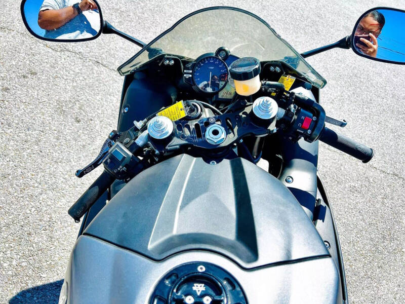 2013 Yamaha YZF-R1 (Matte Gray)