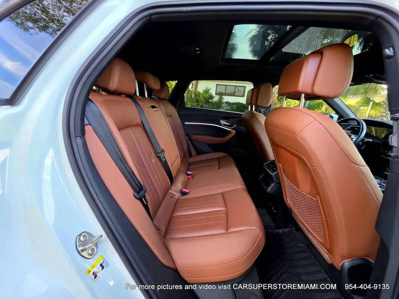 2021 Audi e-tron quattro Premium