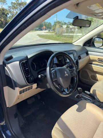 2016 Mitsubishi Outlander SE