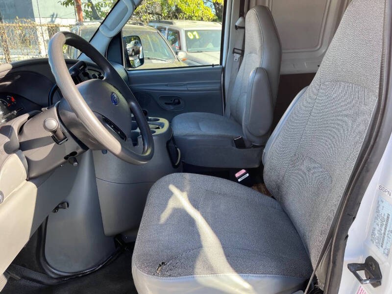 2004 Ford E-Series E-350 SD