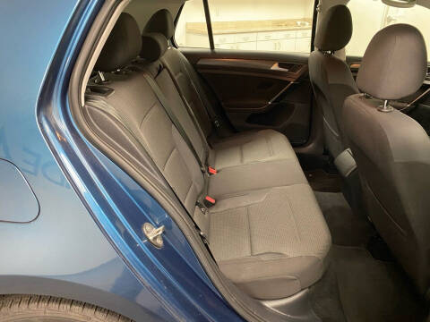 2019 Volkswagen Golf SE