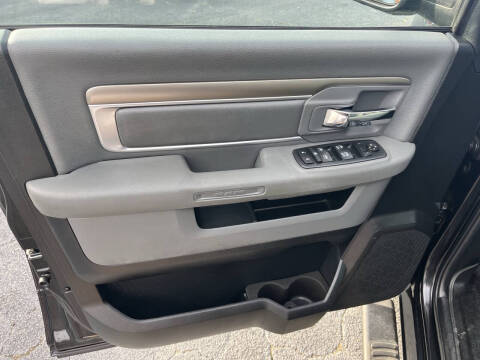 2017 RAM 1500 SLT