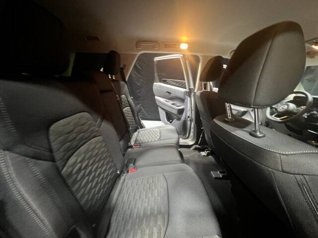 2025 Nissan Pathfinder SV