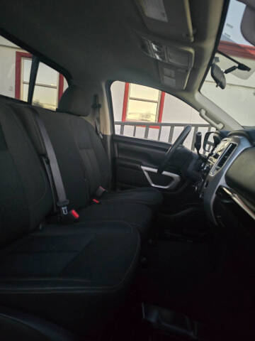 2017 Nissan Titan SV