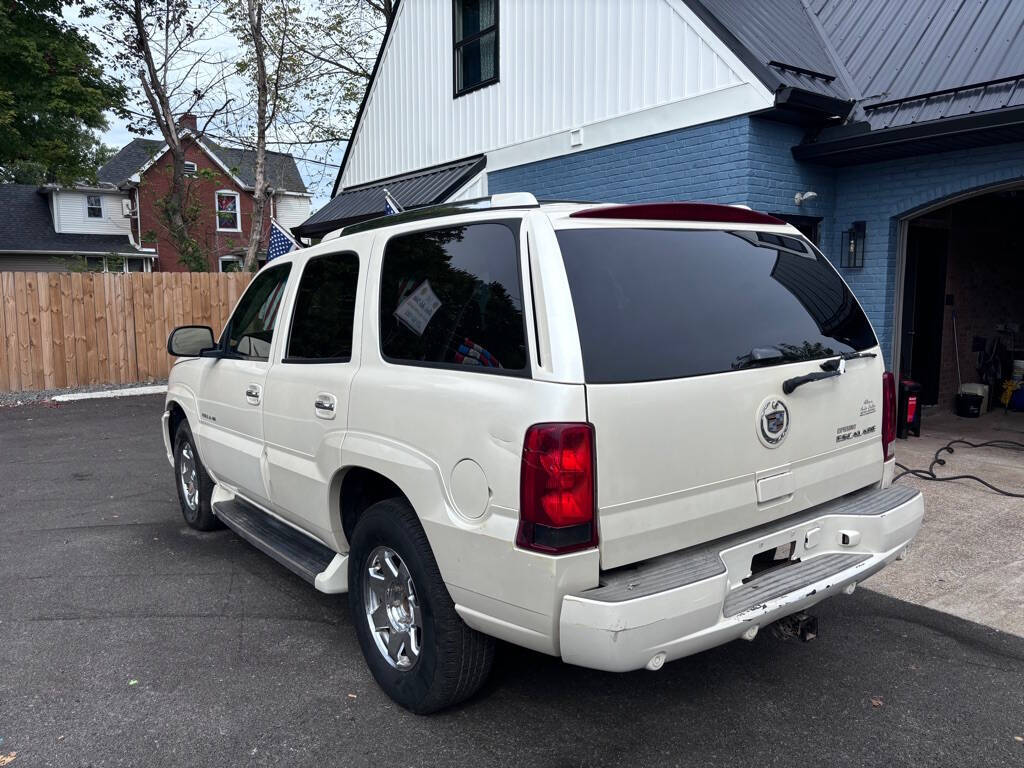 2005 Cadillac Escalade for sale at Michael Johnson @ Allens Auto Sales Hopkinsville in Hopkinsville, KY