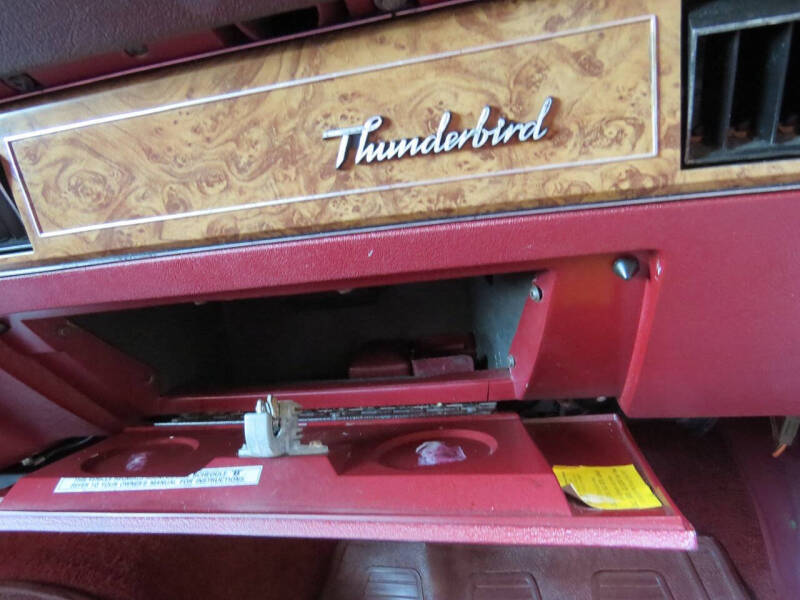 1977 Ford Thunderbird