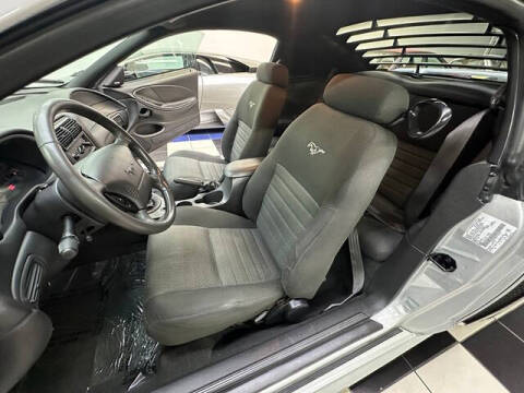 2002 Ford Mustang GT Deluxe