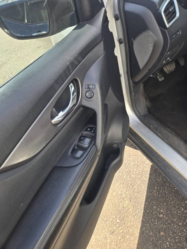 2015 Nissan Rogue SV