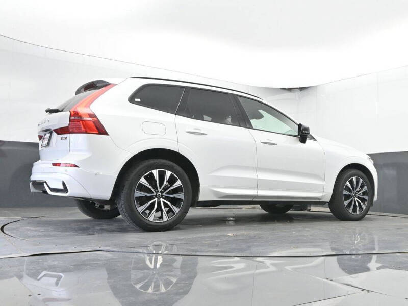 2025 Volvo XC60 B5 Plus Dark Theme