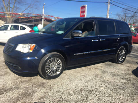 2013 Chrysler Town and Country for sale at Antique Motors in Plymouth IN