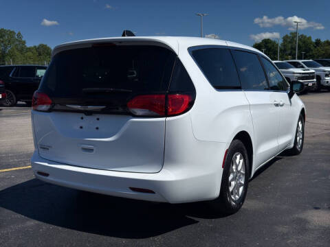 2024 Chrysler Voyager LX