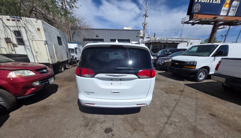 2020 Chrysler Voyager LXi