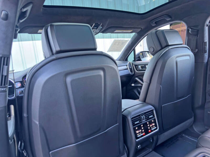 2021 Porsche Cayenne Turbo S E-Hybrid Coupe