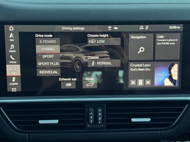 2021 Porsche Cayenne Turbo S E-Hybrid Coupe