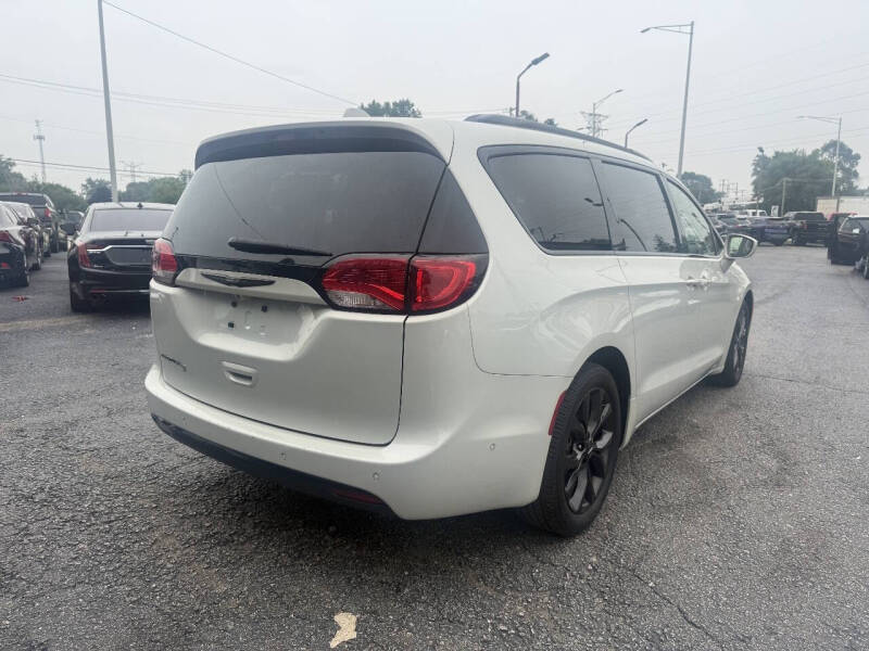 2020 Chrysler Pacifica Touring L