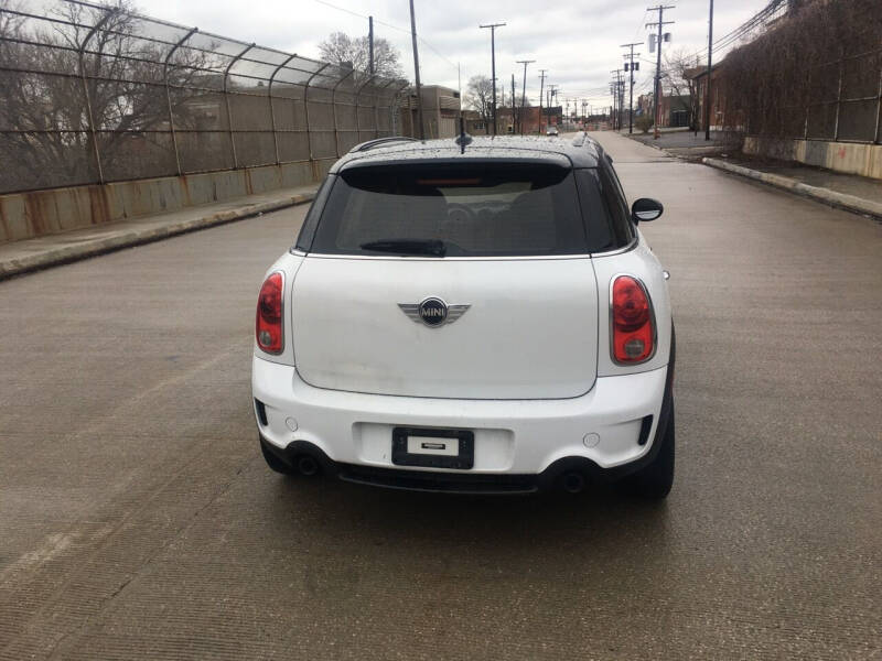 2014 MINI Countryman Countryman S photo 16