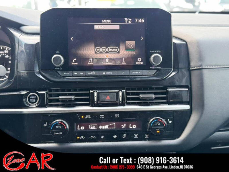 2022 Nissan Pathfinder SV