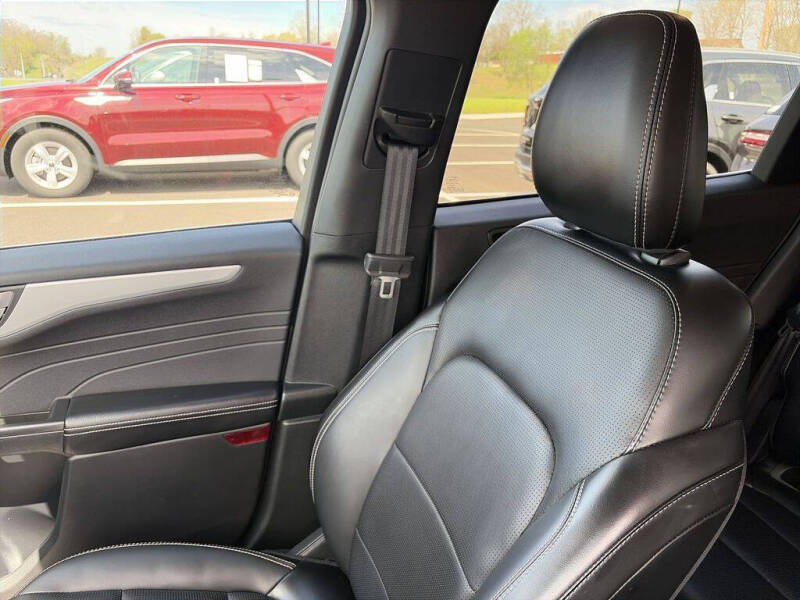 2025 Ford Escape Platinum