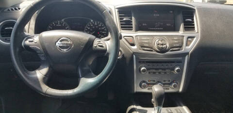 2017 Nissan Pathfinder SL