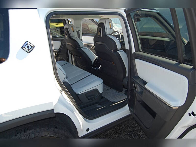 2023 Rivian R1S Adventure